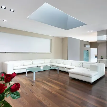 Belvedere - Pool, Sauna, Gym, Private Nightclub * San Fermo della Battaglia